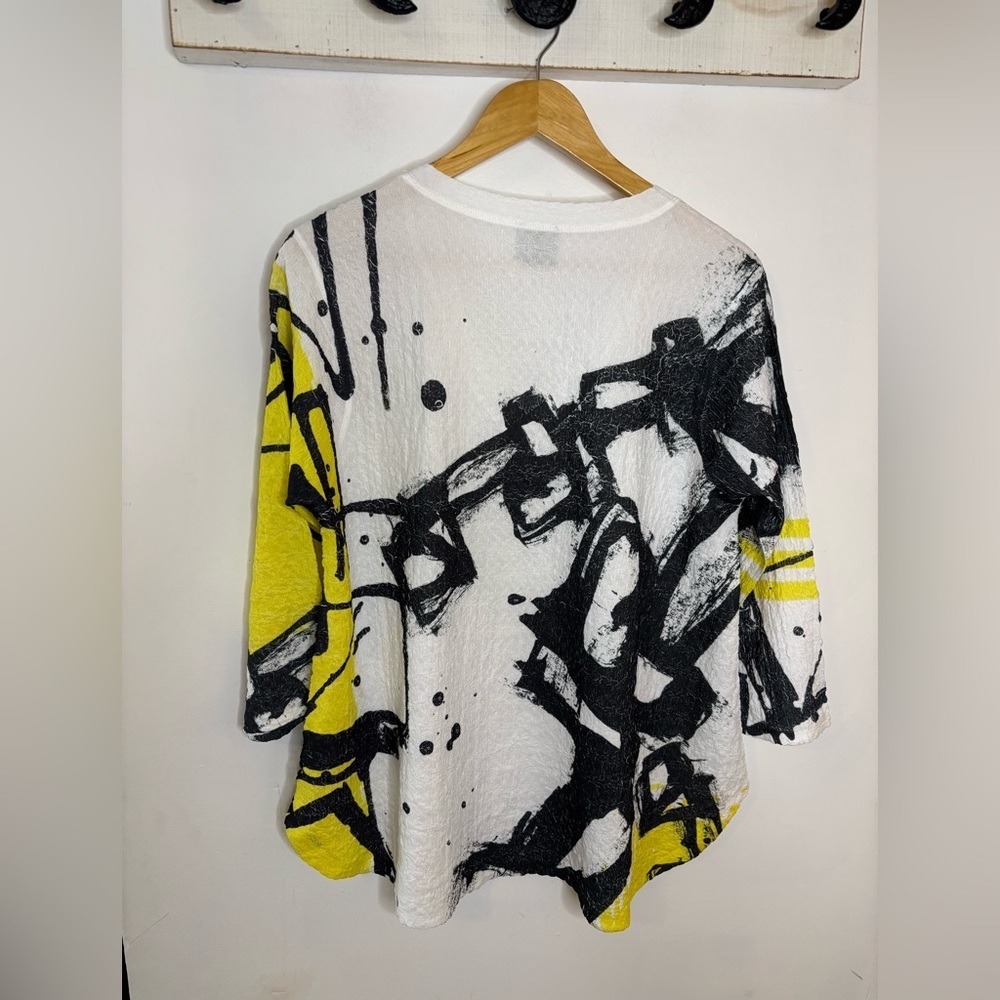 Inoah Waffle Cyrus Abstract Print V-Neck Women's Top - Picture 5 of 7